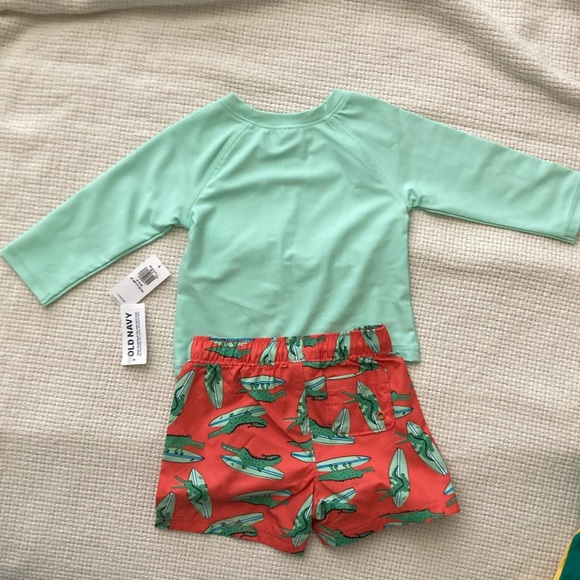 Infant Rashgaurd and Trunks Alligator Print by Old Navy size 6-12 months - Picture 2 of 3